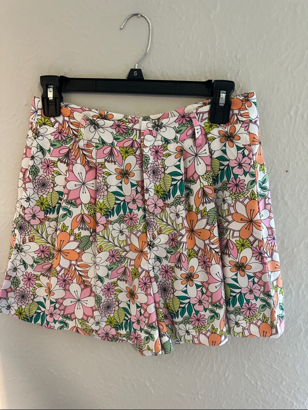 CeCe Floral Print High-Rise Shorts in Pink, Orange, Green, White